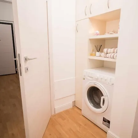 Apartment Due Passi Da Stazione Coffee + Wifi *